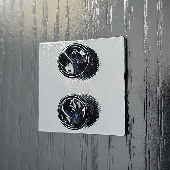 Minecraft Creeper Enamel Pin - Picture 2 of 3